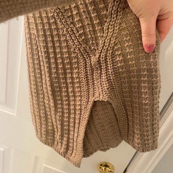 Banana Republic Sleeveless Sweater - Picture 2 of 5